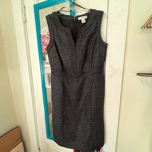 EUC Liz Claiborne Sheath. Size 10 in tweed bouclé.
